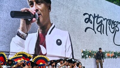 Fans throng during the cremation of musician Zubeen Garg, on the outskirts of Guwahati on September 23. (AFP) Fans throng during the cremation of musician Zubeen Garg, on the outskirts of Guwahati on September 23. (AFP)