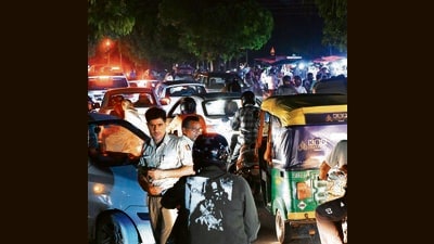 The weekly markets, meant to simplify vegetable shopping, have turned into a chaotic cocktail of traffic jams and stampedes during peak hours. (Keshav Singh/HT) The weekly markets, meant to simplify vegetable shopping, have turned into a chaotic cocktail of traffic jams and stampedes during peak hours. (Keshav Singh/HT)