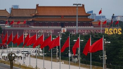 Flags flutter near Tiananmen Square ahead of the 80th anniversary of the end of World War Two, on Qianmen Street in Beijing, China, August 26, 2025. REUTERS/Tingshu Wang (REUTERS)