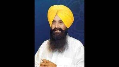 With the cotton crop being sold below the minimum support price (MSP) in the state, Punjab agriculture minister Gurmeet Singh Khudian on Wednesday sought the intervention of the Cotton Corporation of India (CCI) to intervene in the market to ensure farmers get the right price for their crop. (HT File)