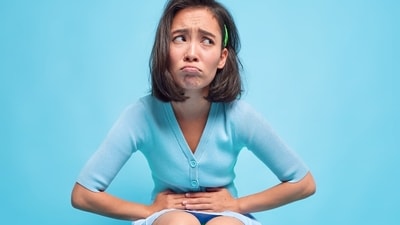 Alcohol makes it harder for your gut to handle carbs and sugars, and excess bile in the colon acts like a natural laxative. Alcohol makes it harder for your gut to handle carbs and sugars, and excess bile in the colon acts like a natural laxative.