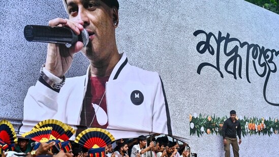 Fans throng during the cremation of musician Zubeen Garg, on the outskirts of Guwahati on September 23. (AFP)