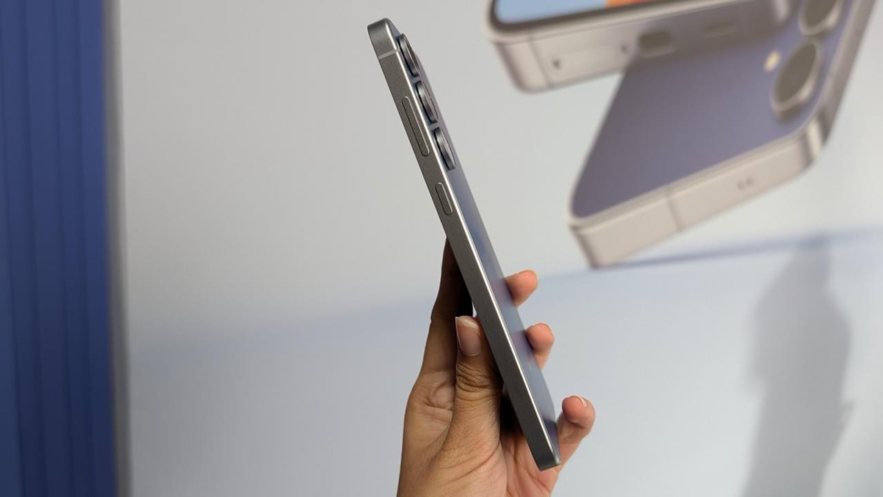 Samsung Galaxy S25 FE 5G is backed by a 4900mAh battery. (Aishwarya Panda-HT) Samsung Galaxy S25 FE 5G is backed by a 4900mAh battery. (Aishwarya Panda-HT)