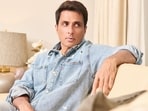 Sonu Sood left the ED office in Delhi at around 7 pm. Sonu Sood left the ED office in Delhi at around 7 pm.