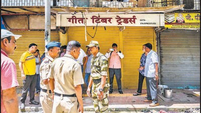 Mumbai, India - September 24, 2025: Fire broke out at Ram Kisan Mistry Chawl due to an LPG cylinder leak, seven people injured in Mumbai, India, on Wednesday, 24, 2025. (Photo by Satish Bate/ Hindustan Times) (Hindustan Times) Mumbai, India - September 24, 2025: Fire broke out at Ram Kisan Mistry Chawl due to an LPG cylinder leak, seven people injured in Mumbai, India, on Wednesday, 24, 2025. (Photo by Satish Bate/ Hindustan Times) (Hindustan Times)