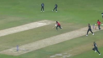 Pakistan miss an easy runout against Bangladesh in the Super Four match of Asia Cup 2025 (@Loyalsachfan10/x.com) Pakistan miss an easy runout against Bangladesh in the Super Four match of Asia Cup 2025 (@Loyalsachfan10/x.com)