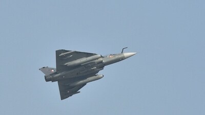 IAF Tejas fighter jet flies during the 89th Air Force Day parade at Hindon Air Force station in Ghaziabad, Uttar Pradesh. (Ajay Aggarwal/HT) IAF Tejas fighter jet flies during the 89th Air Force Day parade at Hindon Air Force station in Ghaziabad, Uttar Pradesh. (Ajay Aggarwal/HT)
