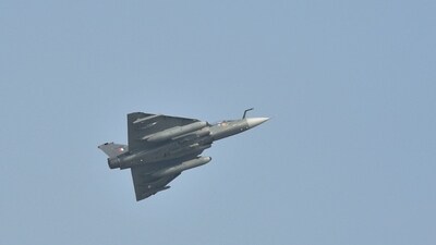 India is facing a shortage of fighter jets and is looking to scale up production through joint ventures with leading global defence manufacturers. (Ajay Aggarwal/HT) India is facing a shortage of fighter jets and is looking to scale up production through joint ventures with leading global defence manufacturers. (Ajay Aggarwal/HT)
