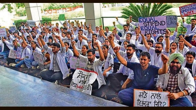 Veterinary Students Union of Guru Angad Dev Veterinary and Animal Sciences University stage a protest in Ludhiana on Thursday. (Gurpreet Singh/HT) Veterinary Students Union of Guru Angad Dev Veterinary and Animal Sciences University stage a protest in Ludhiana on Thursday. (Gurpreet Singh/HT)