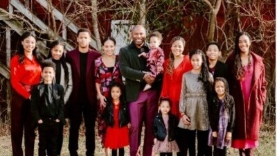 Shaun Alexander, who led the Seahawks to a Super Bowl, shares news of expecting his 14th child. (Shaun Alexander/Instagram) Shaun Alexander, who led the Seahawks to a Super Bowl, shares news of expecting his 14th child. (Shaun Alexander/Instagram)