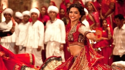 Dance your way to health with garba and dandiya Dance your way to health with garba and dandiya