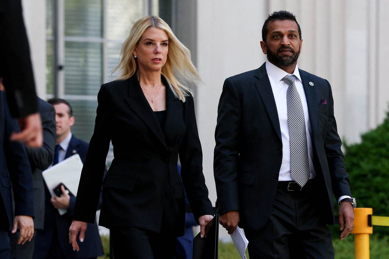 Inside the White House Struggle to Tame the Epstein Crisis Inside the White House Struggle to Tame the Epstein Crisis
