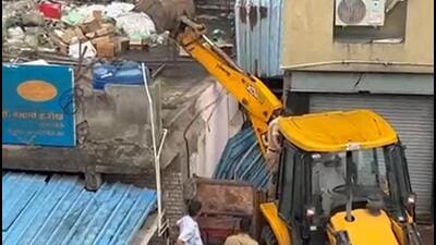Police demolish gangster’s illegal structures in Hadapsar