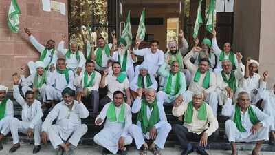 Members of Bharatiya Kisan Union (BKU)’s Tikait protesting in Karnal on Friday. (HT Photo) Members of Bharatiya Kisan Union (BKU)’s Tikait protesting in Karnal on Friday. (HT Photo)