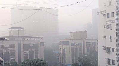 Navi Mumbai, India - Sept. 26, 2025:Navi Mumbai chokes on smog and chemical haze; Citizens suffer health issues at Koperkhairne in Navi Mumbai, India, on Friday, September 26, 2025. (Photo by / HT PHOTO) (HT PHOTO) Navi Mumbai, India - Sept. 26, 2025:Navi Mumbai chokes on smog and chemical haze; Citizens suffer health issues at Koperkhairne in Navi Mumbai, India, on Friday, September 26, 2025. (Photo by / HT PHOTO) (HT PHOTO)