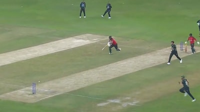 Saim Ayub misses an easy run-out chance of Saif Hassan during the PAK vs BAN Super Four Asia Cup 2025 match. (X images)