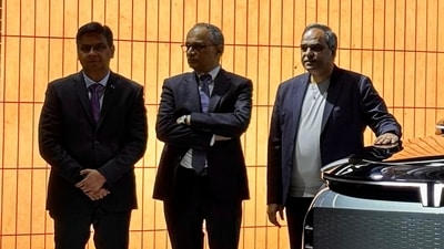 (From left) Tata Motors CV CEO Girish Wagh, JLR CEO PB Balaji and Tata Motors CEO Shailesh Chandra at a launch event in New Delhi. (Tushar Deep Singh/HT) (From left) Tata Motors CV CEO Girish Wagh, JLR CEO PB Balaji and Tata Motors CEO Shailesh Chandra at a launch event in New Delhi. (Tushar Deep Singh/HT)