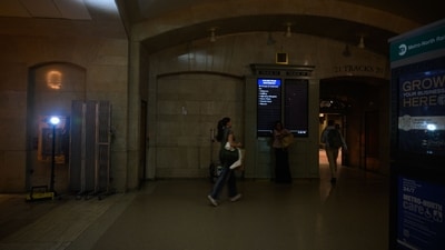A sudden power outage plunged New York City's Grand Central Station into darkness on Thursday, September 25, disrupting the commute. The nearly hour-long blackout was caused by a voltage drop, according to the Metropolitan Transportation Authority (MTA). (Photo by Alexi J. Rosenfeld / GETTY IMAGES NORTH AMERICA / Getty Images via AFP) (Getty Images via AFP) A sudden power outage plunged New York City's Grand Central Station into darkness on Thursday, September 25, disrupting the commute. The nearly hour-long blackout was caused by a voltage drop, according to the Metropolitan Transportation Authority (MTA). (Photo by Alexi J. Rosenfeld / GETTY IMAGES NORTH AMERICA / Getty Images via AFP) (Getty Images via AFP)