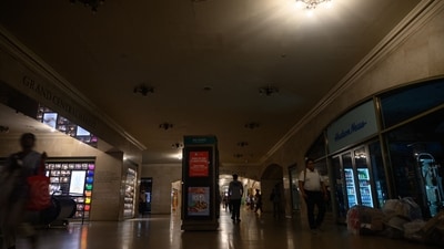 A number of ceiling lights remained dark in Grand Central Terminal following the power outage. (Photo by Alexi J. Rosenfeld / GETTY IMAGES NORTH AMERICA / Getty Images via AFP) (Getty Images via AFP) A number of ceiling lights remained dark in Grand Central Terminal following the power outage. (Photo by Alexi J. Rosenfeld / GETTY IMAGES NORTH AMERICA / Getty Images via AFP) (Getty Images via AFP)