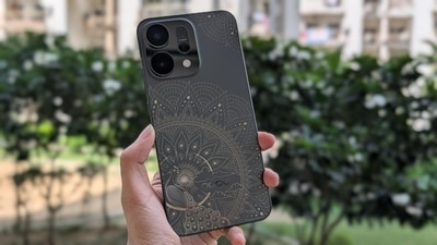 ⁠Oppo Reno 14 5G Diwali Edition comes with GlowShift Technology. (Aishwarya Panda-HT)