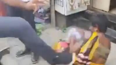 The shopkeeper and his employee reportedly assaulted the woman after identifying her from the CCTV footage. (screengrab of the video). The shopkeeper and his employee reportedly assaulted the woman after identifying her from the CCTV footage. (screengrab of the video).