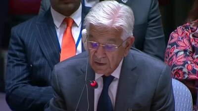 Pakistani defence minister Khwaja Asif was also heard struggling with complex words like "instability" and "technological disparities". (Screengrab/YouTube) Pakistani defence minister Khwaja Asif was also heard struggling with complex words like "instability" and "technological disparities". (Screengrab/YouTube)