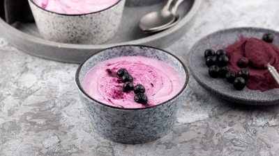The breakfast dish includes yoghurt, chia seeds and berries. (Freepik) The breakfast dish includes yoghurt, chia seeds and berries. (Freepik)