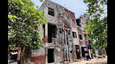 GDA board okayed demolition of old flats in March. Spare land will host new housing projects to help recover costs, with property rights kept intact. (Sakib Ali/HT) GDA board okayed demolition of old flats in March. Spare land will host new housing projects to help recover costs, with property rights kept intact. (Sakib Ali/HT)