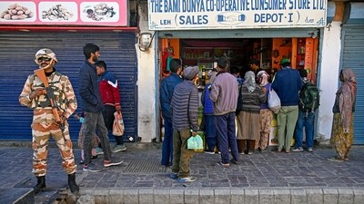 An Indo-Tibetan Border Police (ITBP) personnel stands guard as locals crowd a convenience store after curfew was partially relaxed for a few hours in Leh on September 27, 2025. (AFP) An Indo-Tibetan Border Police (ITBP) personnel stands guard as locals crowd a convenience store after curfew was partially relaxed for a few hours in Leh on September 27, 2025. (AFP)