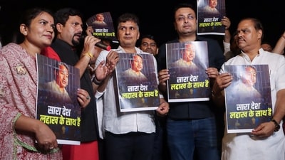 Aam Aadmi Party workers hold a candlelight march over the arrest of environmentalist Sonam Wangchuk at Jantar Mantar, in New Delhi (ANI) Aam Aadmi Party workers hold a candlelight march over the arrest of environmentalist Sonam Wangchuk at Jantar Mantar, in New Delhi (ANI)