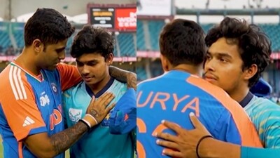 Suryakumar Yadav met Sri Lanka spinner Dunith Wellalage on the sidelines of the Asia Cup 2025 match. (Screengrab - Sony Sports Network X) Suryakumar Yadav met Sri Lanka spinner Dunith Wellalage on the sidelines of the Asia Cup 2025 match. (Screengrab - Sony Sports Network X)