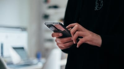 A Reddit post about a lost phone returned with honesty touched readers’ hearts. (Representational image/Unsplash) A Reddit post about a lost phone returned with honesty touched readers’ hearts. (Representational image/Unsplash)