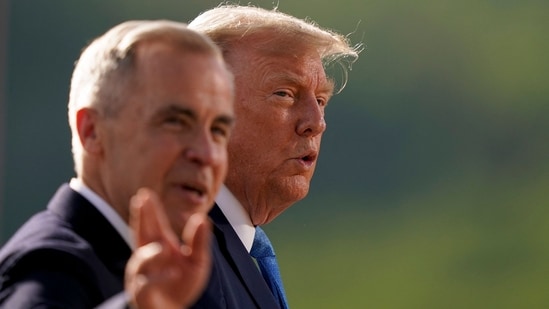 (FILES) Canadian Prime Minister Mark Carney (L) and US President Donald Trump (AFP)