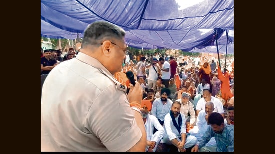 Fazilka SP (investigation) Manjit Singh assuring the victim’s family and villagers of justice at Jalalabad in Fazilka on Saturday. (HT)