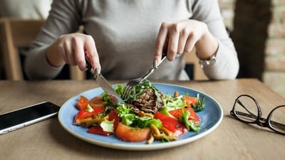 The impact of fasting on human lifespan and its potential to slow down aging is still being researched, but, according to Jessie Inchauspe, here's what we know. (Freepik) The impact of fasting on human lifespan and its potential to slow down aging is still being researched, but, according to Jessie Inchauspe, here's what we know. (Freepik)