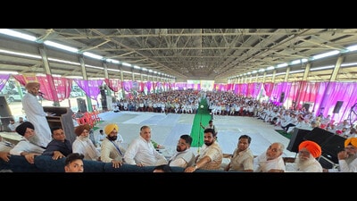 Arhtiyas during a meeting in Ludhiana on Sunday. (Gurpreet Singh/HT) Arhtiyas during a meeting in Ludhiana on Sunday. (Gurpreet Singh/HT)