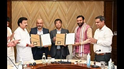 Haryana chief minister Nayab Singh Saini with Honda officials in Gurugram on Sunday. (HT Photo) Haryana chief minister Nayab Singh Saini with Honda officials in Gurugram on Sunday. (HT Photo)