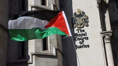 Palestinians flag outside the Royal Courts of Justice. REUTERS/Jack Taylor (REUTERS)