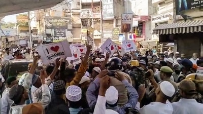 People stage a protest after the Friday prayers over the 'I love Mohammad' row, in Bareilly on Friday. (AICC) People stage a protest after the Friday prayers over the 'I love Mohammad' row, in Bareilly on Friday. (AICC)