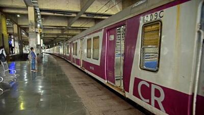 Navi Mumbai, India - June 15, 2020: CSTM bound Local train from Panvel at Vashi Railway Station, after Central Railways resume Local Train Service for Essential Staff, during Nationwide Lockdown in the wake of Coronavirus pandemic in Navi Mumbai, India, on Monday, June 15, 2020. (Photo by Bachchan Kumar/ Hindustan Times) (HT PHOTO) Navi Mumbai, India - June 15, 2020: CSTM bound Local train from Panvel at Vashi Railway Station, after Central Railways resume Local Train Service for Essential Staff, during Nationwide Lockdown in the wake of Coronavirus pandemic in Navi Mumbai, India, on Monday, June 15, 2020. (Photo by Bachchan Kumar/ Hindustan Times) (HT PHOTO)