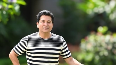 Before attaining unparalleled stardom, Saching Tendulkar did everything a typical Mumbaikar usually does. (Raju Shinde/HT) Before attaining unparalleled stardom, Saching Tendulkar did everything a typical Mumbaikar usually does. (Raju Shinde/HT)