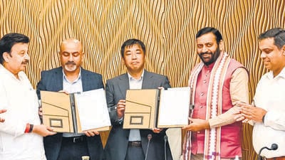 State plans include expanding Basai plant to 1,200 TPD and building more units, while 6 lakh MT of debris still lies abandoned across Gurugram. (HT Photo) State plans include expanding Basai plant to 1,200 TPD and building more units, while 6 lakh MT of debris still lies abandoned across Gurugram. (HT Photo)
