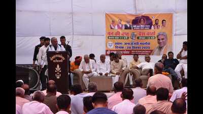 The event also featured book releases, a health camp, tree plantation under Ek Ped Maa Ke Naam, and a symbolic cleanliness drive in Palwal’s Gadpuri village. (DIPRO Panipat) The event also featured book releases, a health camp, tree plantation under Ek Ped Maa Ke Naam, and a symbolic cleanliness drive in Palwal’s Gadpuri village. (DIPRO Panipat)