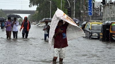 Coastal districts such as Ratnagiri and Sindhudurg, along with the ghat regions of Nashik, are also expected to witness heavy showers: IMD Coastal districts such as Ratnagiri and Sindhudurg, along with the ghat regions of Nashik, are also expected to witness heavy showers: IMD