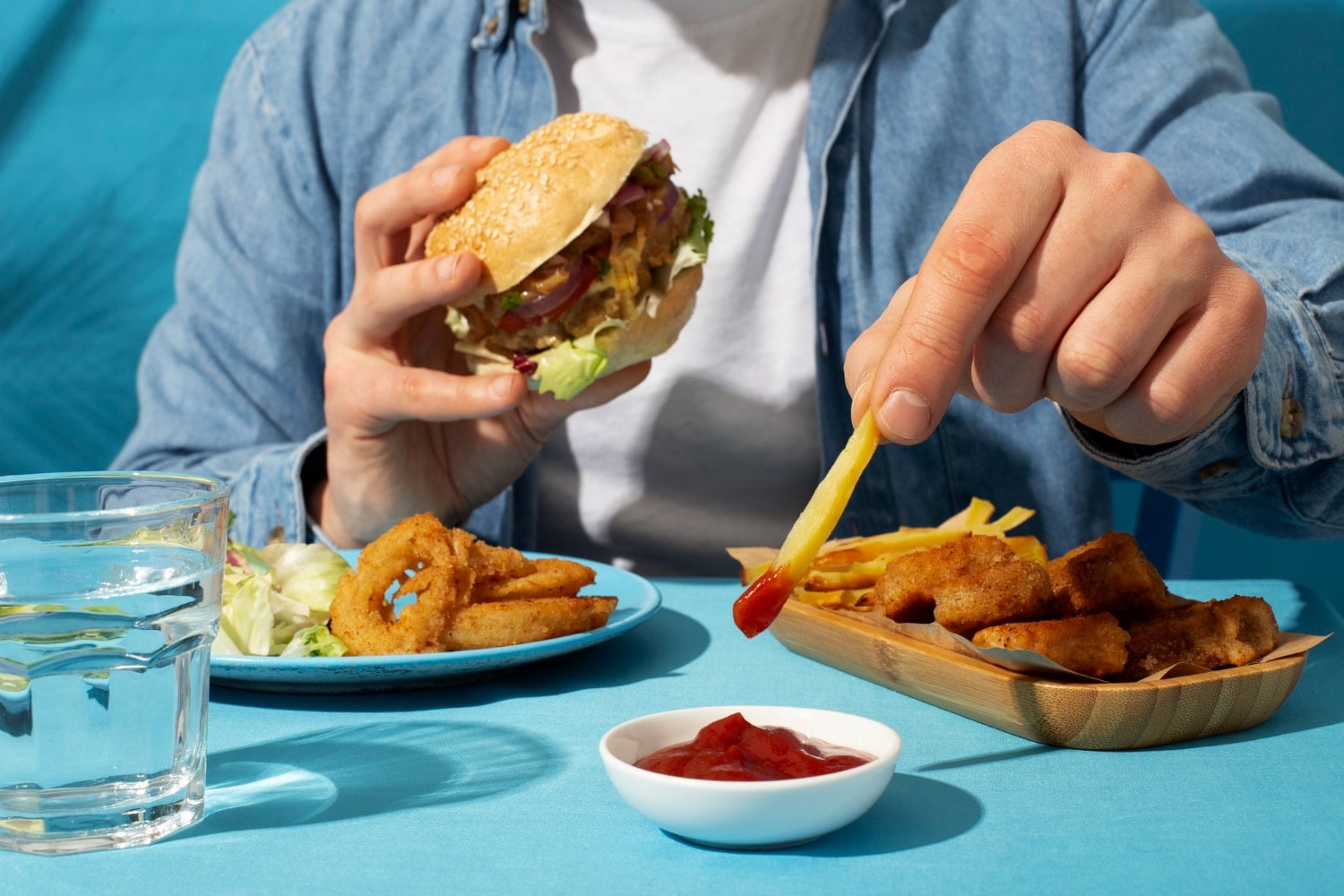 Cutting down junk, fried food is one of the ways to reduce liver disease risk. (PC: Freepik) Cutting down junk, fried food is one of the ways to reduce liver disease risk. (PC: Freepik)