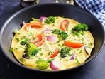 Incorporate anti-inflammatory ingredients into eggs to make them healthier. Here's what Dr Saurabh Sethi suggested. (Freepik)