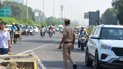 Police investigating the spot where a black Mahindra Thar collided with a divider on the Delhi-Gurugram Expressway in Gurugram. (Photo by Parveen Kumar/Hindustan Times) Police investigating the spot where a black Mahindra Thar collided with a divider on the Delhi-Gurugram Expressway in Gurugram. (Photo by Parveen Kumar/Hindustan Times)