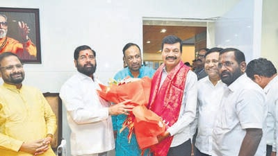 Navi Mumbai, India - Sept. 29, 2025:Shinde camp escalates Navi Mumbai turf war as NCP(SP) district chief Chandrakant Patil defects at Thane, India, on Sunday, September 29, 2025. (Photo by Bachchan Kumar/ HT PHOTO) (HT PHOTO) Navi Mumbai, India - Sept. 29, 2025:Shinde camp escalates Navi Mumbai turf war as NCP(SP) district chief Chandrakant Patil defects at Thane, India, on Sunday, September 29, 2025. (Photo by Bachchan Kumar/ HT PHOTO) (HT PHOTO)