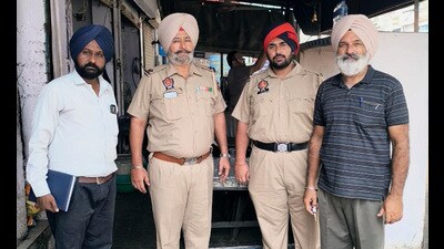Officials during a checking drive to identify children forced into begging in the city on Monday. (HT photo) Officials during a checking drive to identify children forced into begging in the city on Monday. (HT photo)