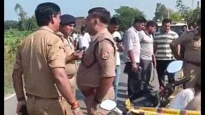 Police at the spot where the body of criminal Sanjay Yadav was found. (Sourced) Police at the spot where the body of criminal Sanjay Yadav was found. (Sourced)